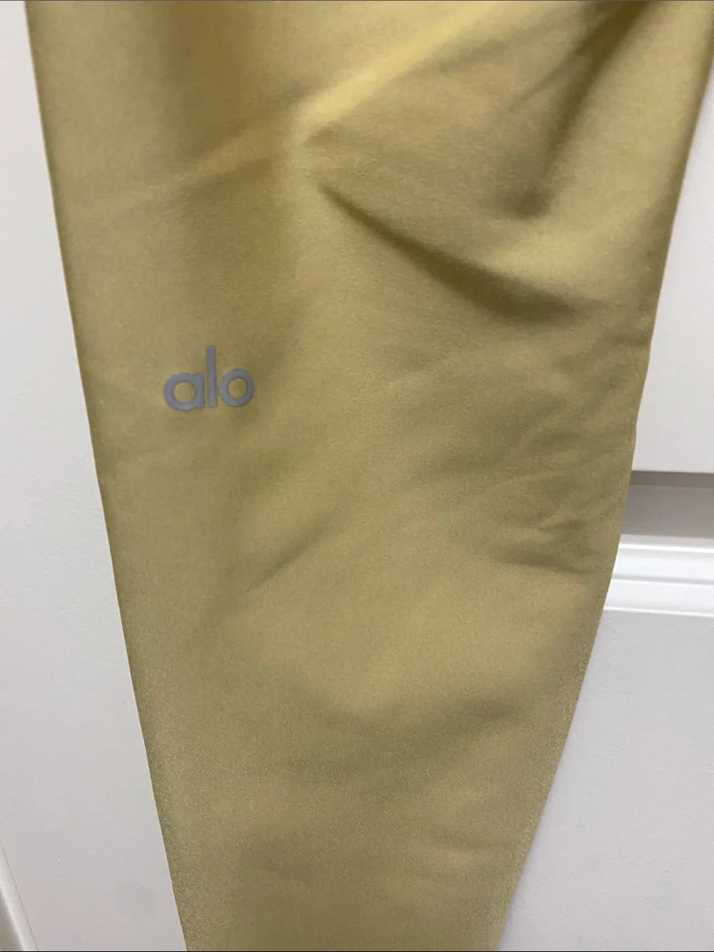 ALO Yoga High-Rise Leggings - gold - size L